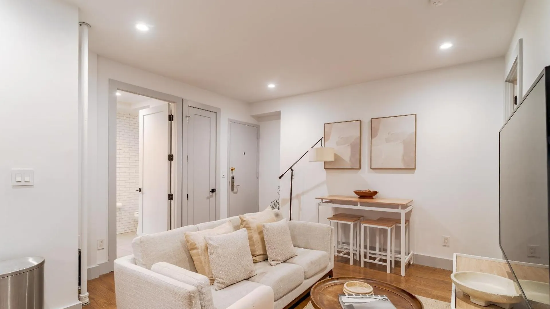 Stylish 3Br 2Ba East Village Apartment Steps From Tompkins Square Park New York 0*,  États-Unis