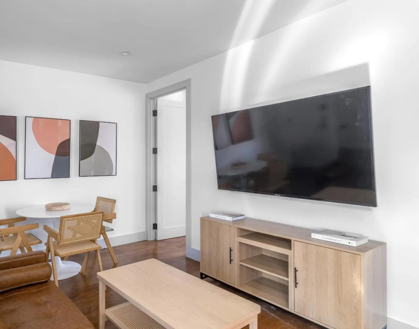 Stylish 3Br 2Ba East Village Apartment Steps From Tompkins Square Park 뉴욕