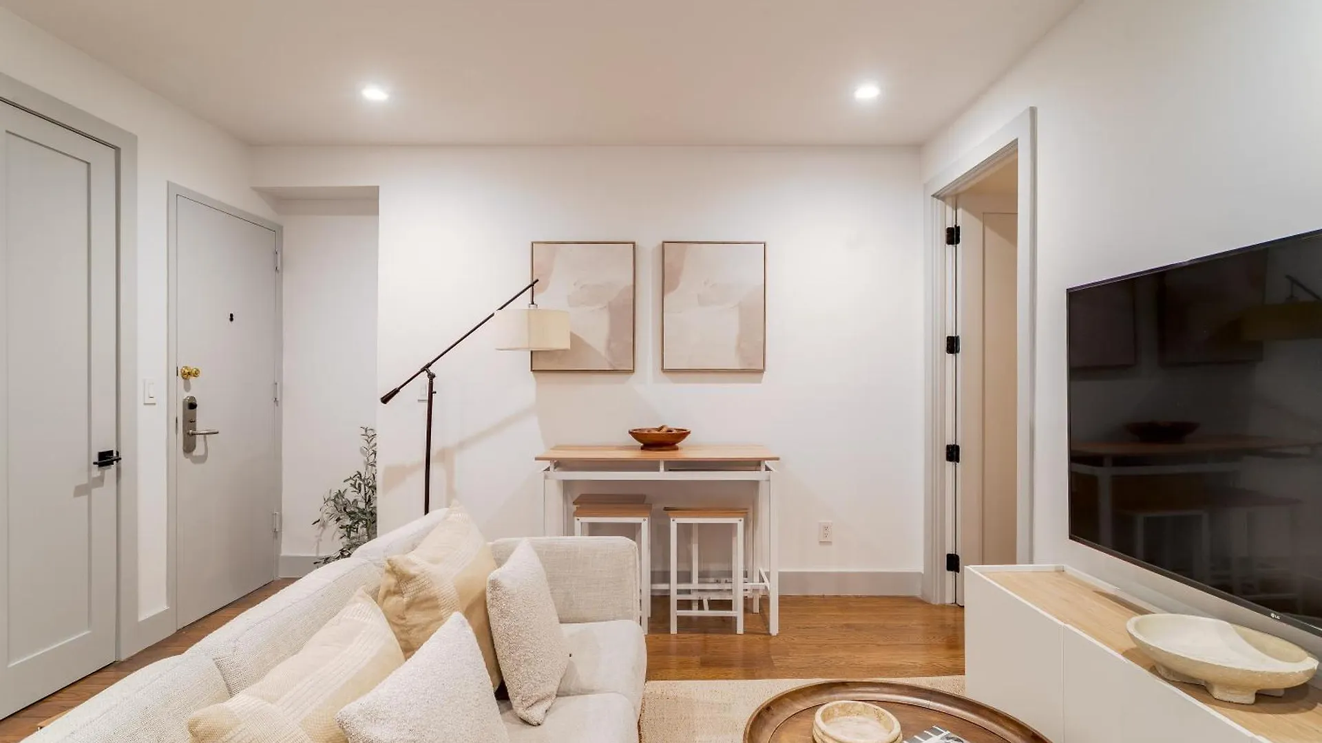 Stylish 3Br 2Ba East Village Apartment Steps From Tompkins Square Park 뉴욕 미국