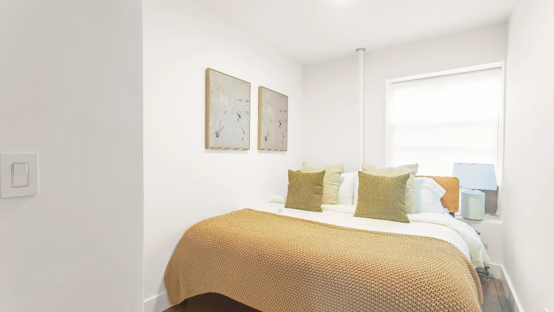 Stylish 3Br 2Ba East Village Apartment Steps From Tompkins Square Park 뉴욕