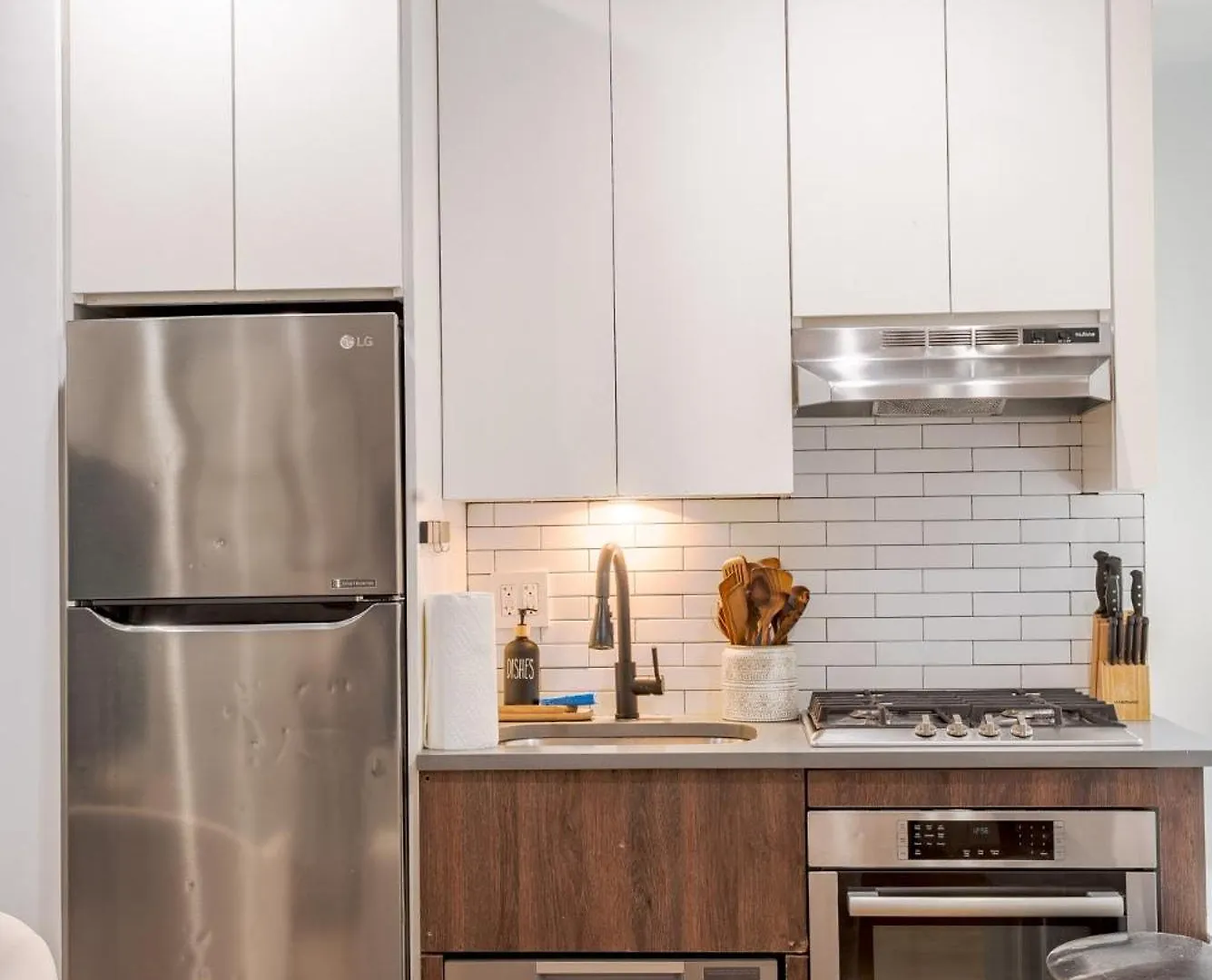 Stylish 3Br 2Ba East Village Apartment Steps From Tompkins Square Park 뉴욕